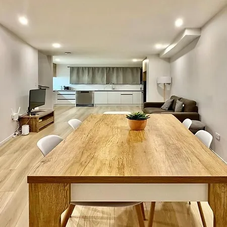 Modern Brand New Luxury Retreat In Papatoetoe Villa